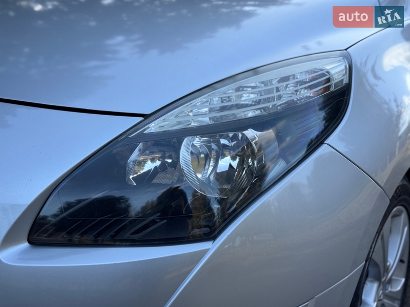 Минивэн Renault Scenic 2010 в Ровно