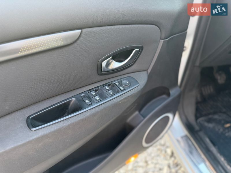 Минивэн Renault Scenic 2010 в Ровно