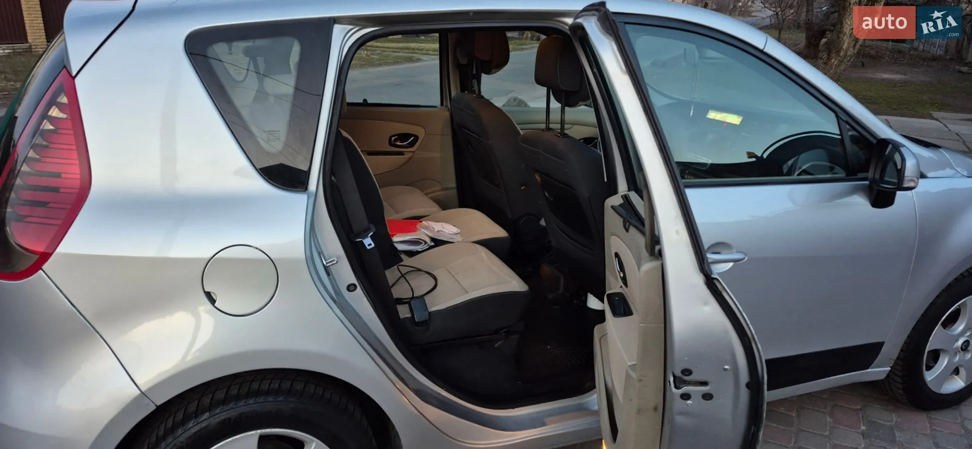 2010 Renault Scenic - мініатюра 12