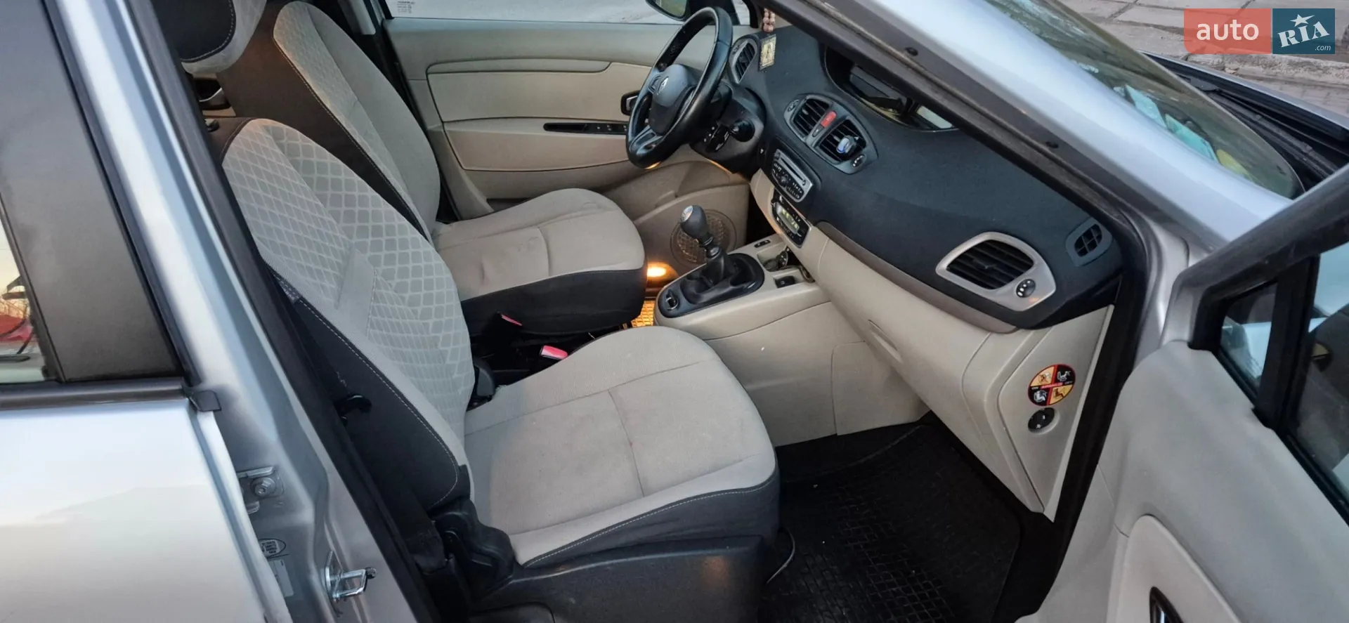 2010 Renault Scenic - мініатюра 16