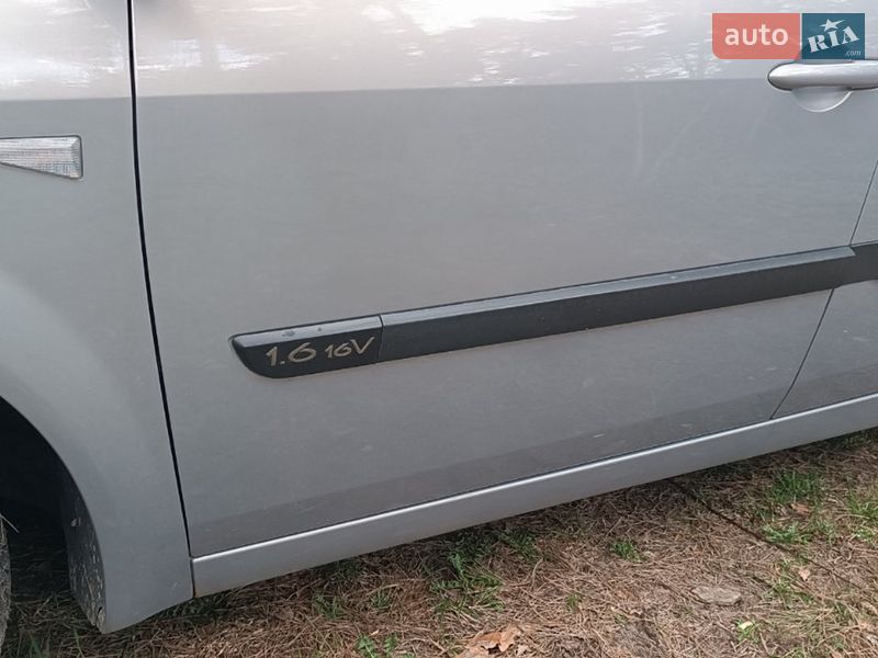 Минивэн Renault Scenic 2005 в Нетешине