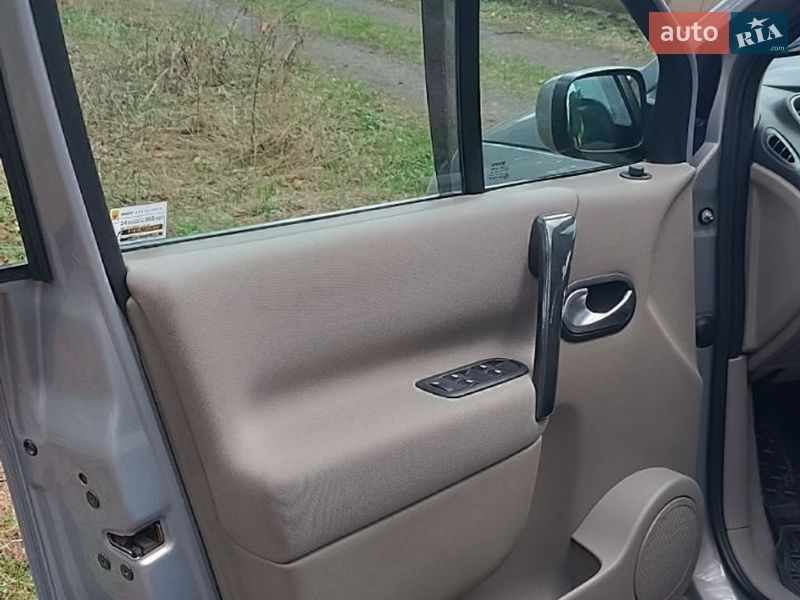 Минивэн Renault Scenic 2005 в Нетешине