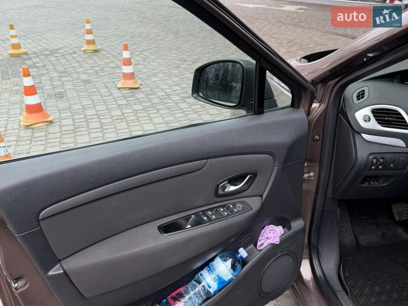 Мінівен Renault Scenic 2010 в Одесі