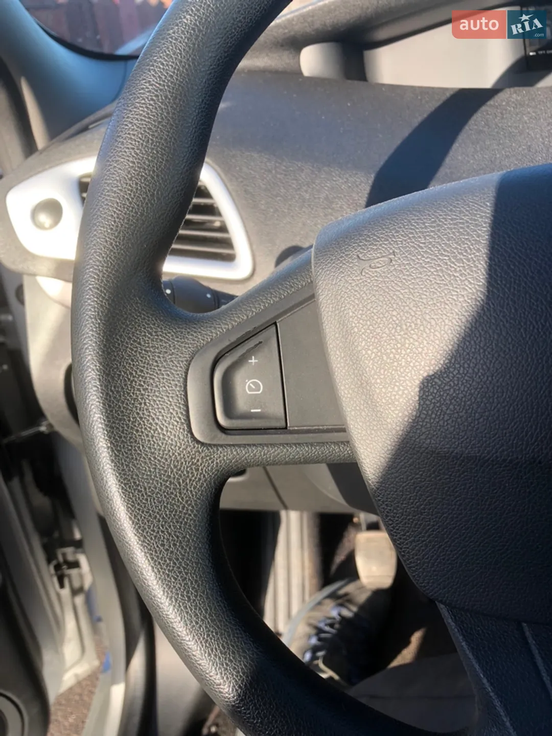 2010 Renault Scenic - мініатюра 20