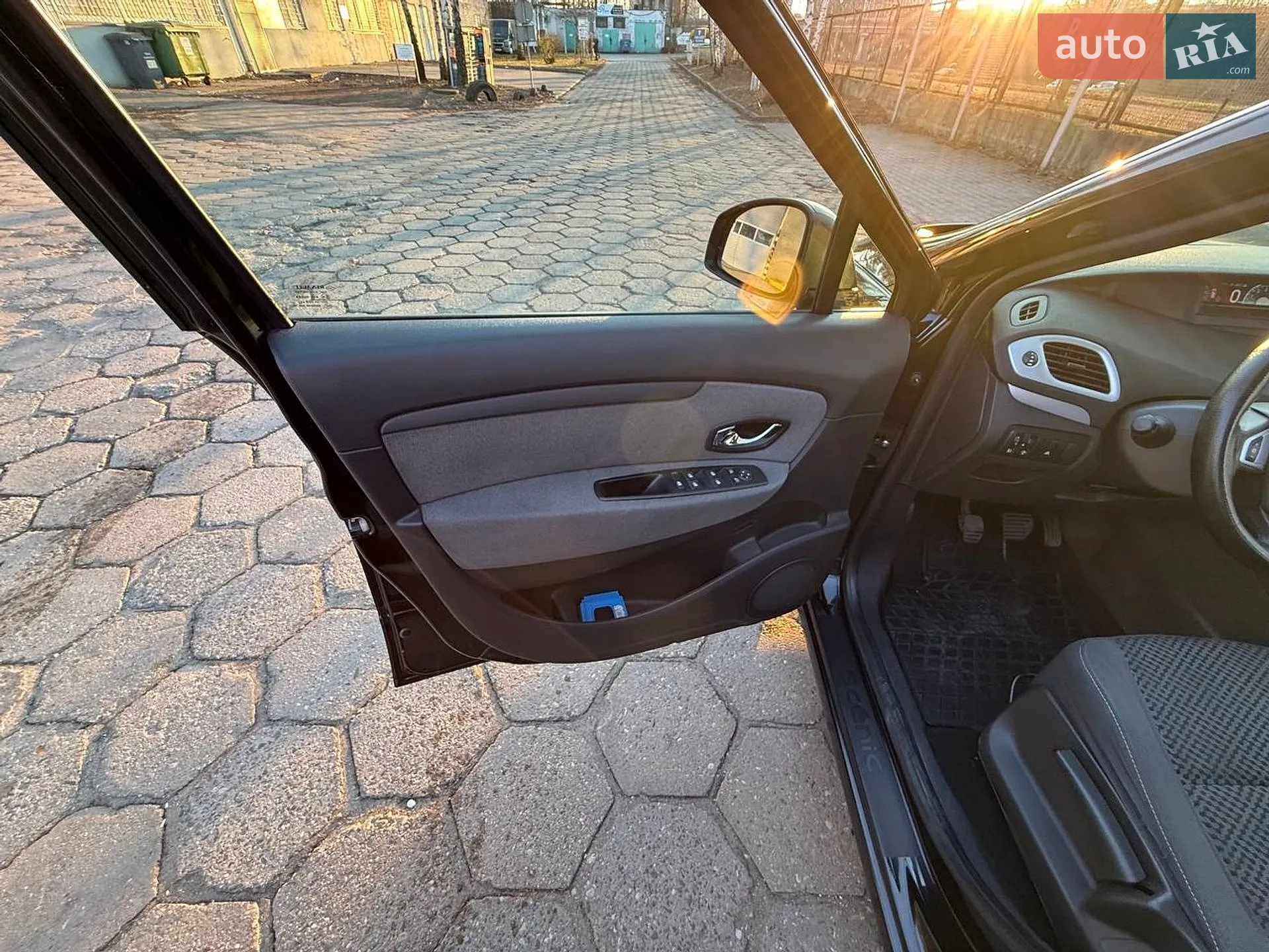 2011 Renault Scenic - мініатюра 16