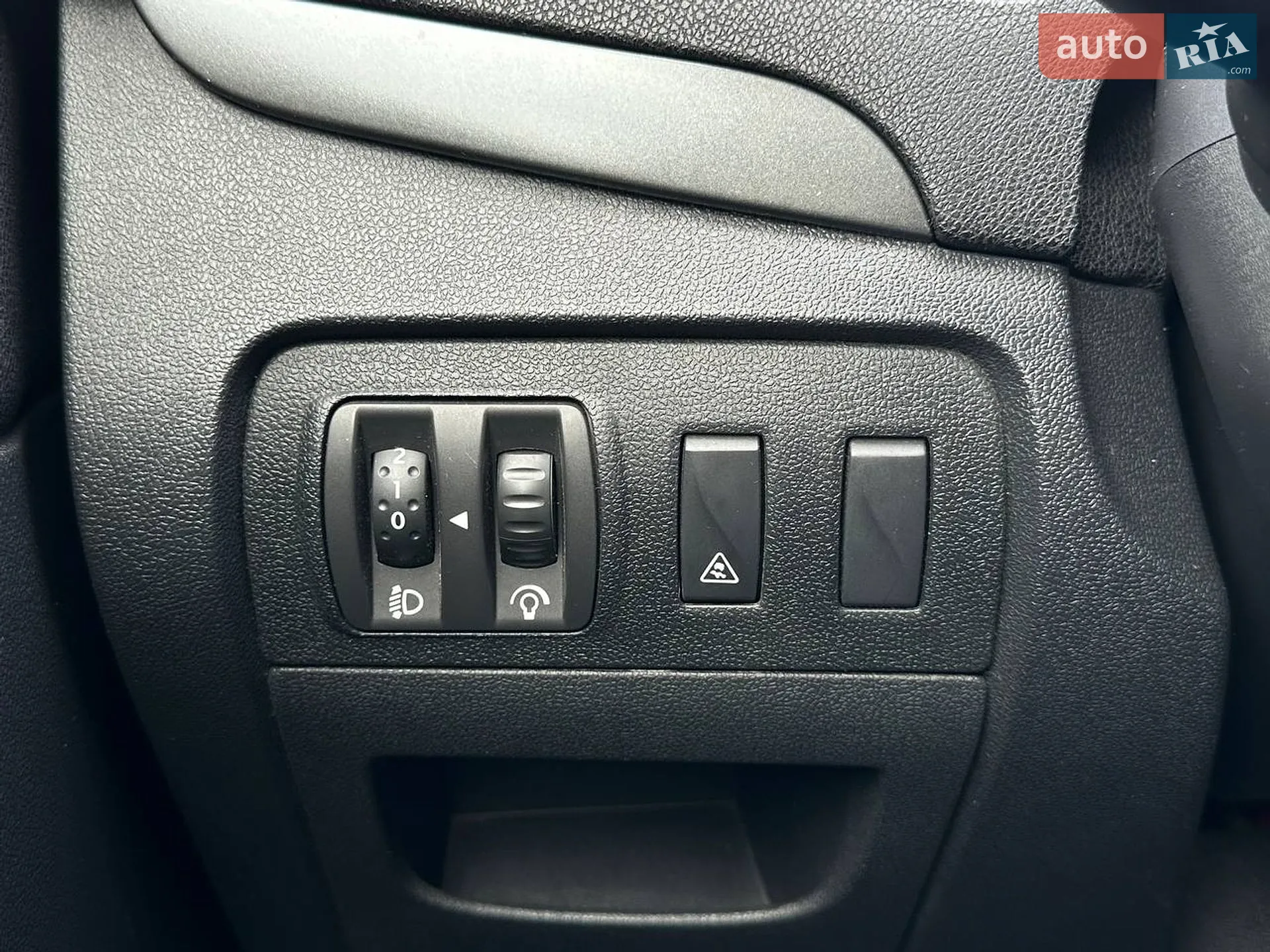 2010 Renault Scenic - мініатюра 17