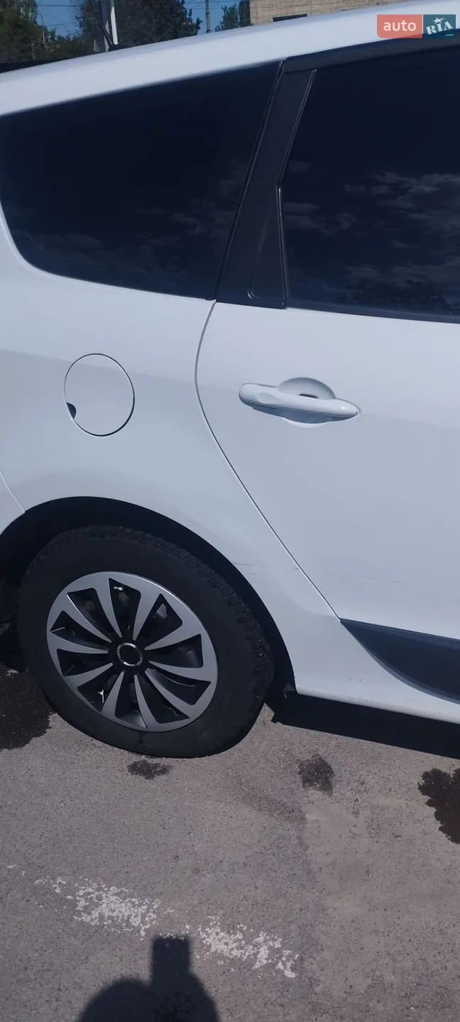 2010 Renault Scenic - мініатюра 8