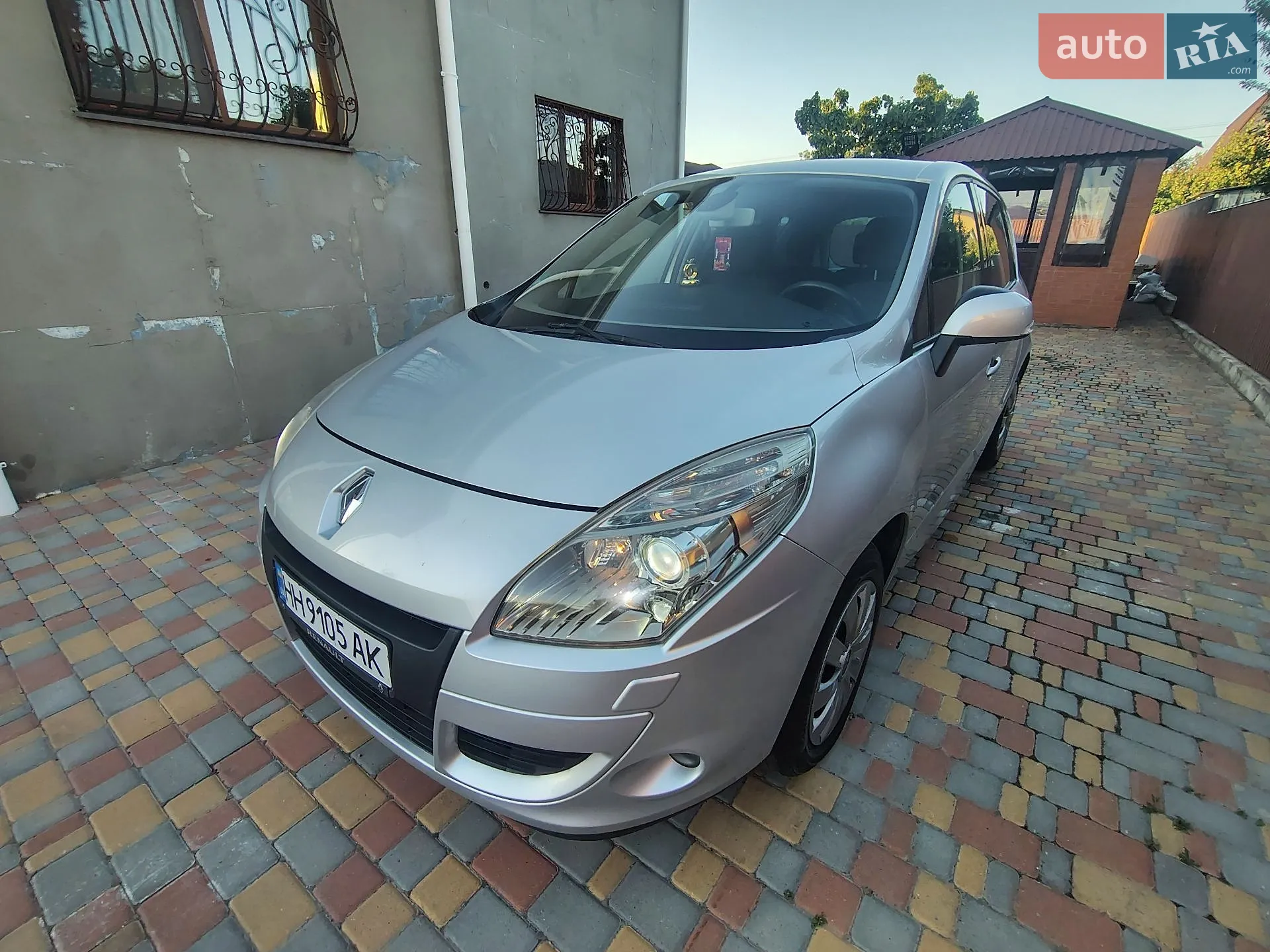 2010 Renault Scenic - мініатюра 2