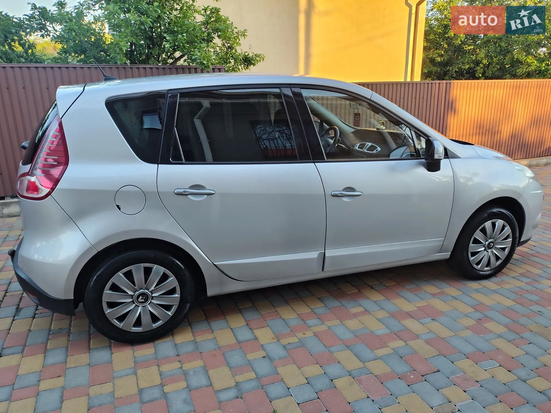 2010 Renault Scenic - мініатюра 12