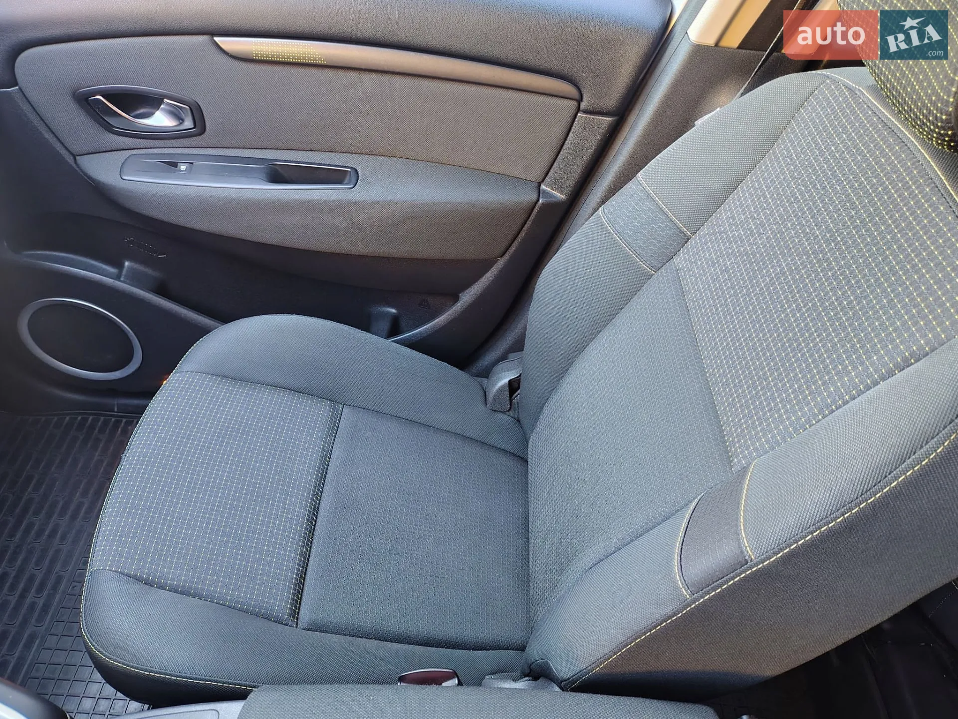 2010 Renault Scenic - мініатюра 23