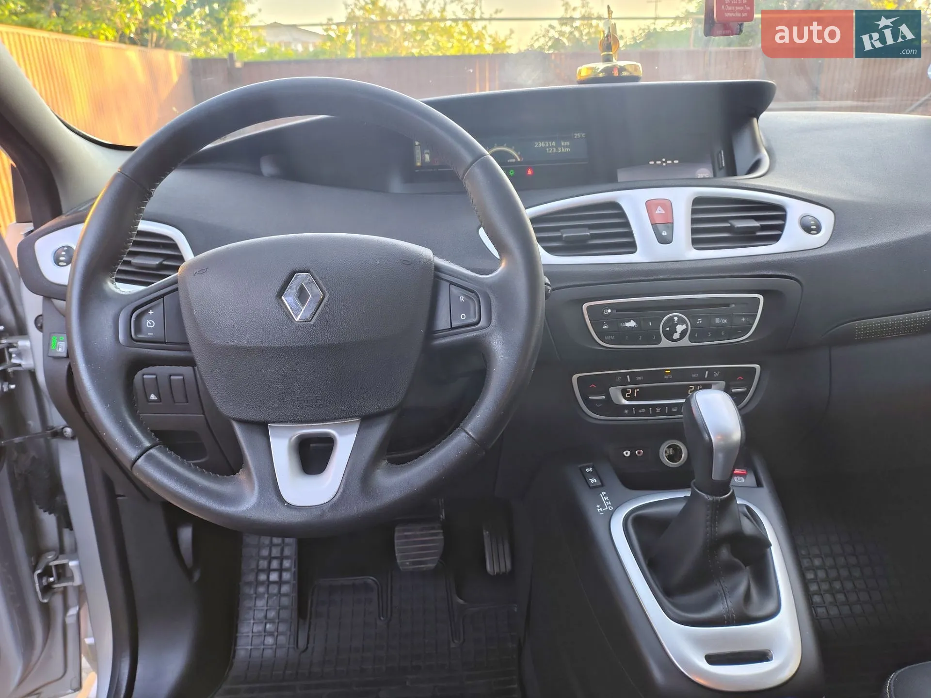 2010 Renault Scenic - мініатюра 20