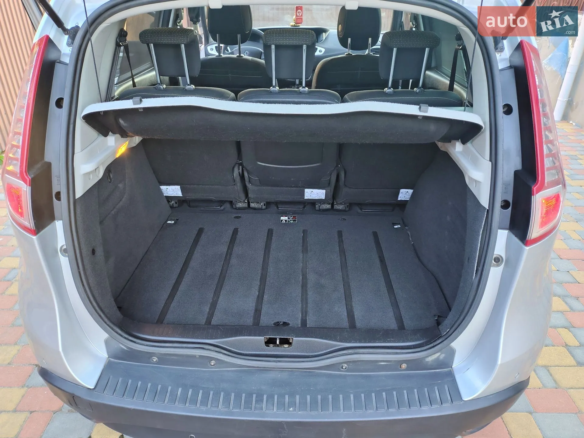 2010 Renault Scenic - мініатюра 18
