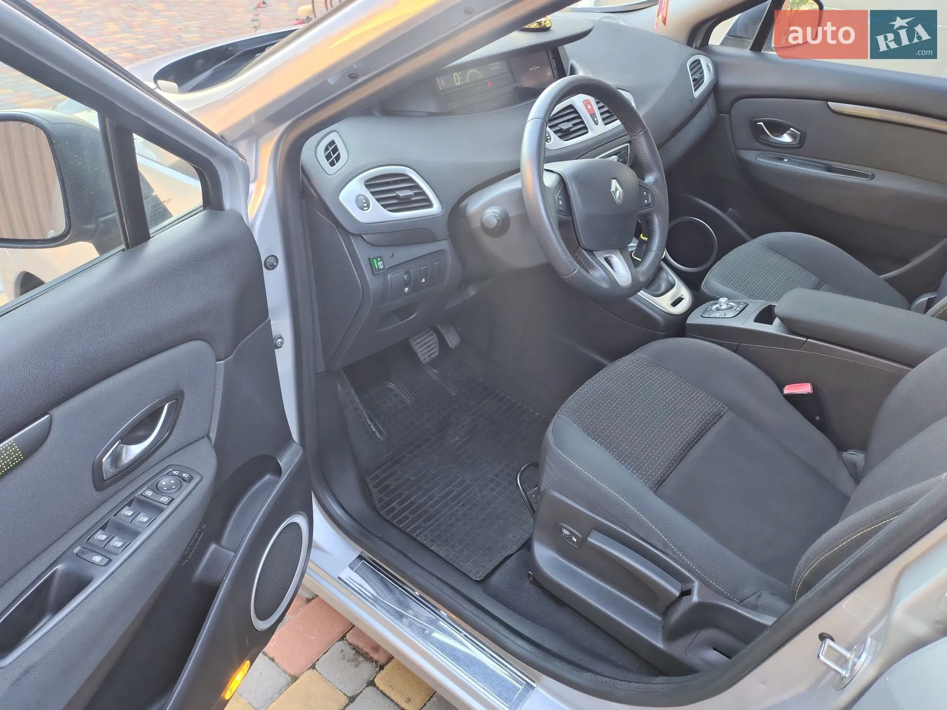 2010 Renault Scenic - мініатюра 15