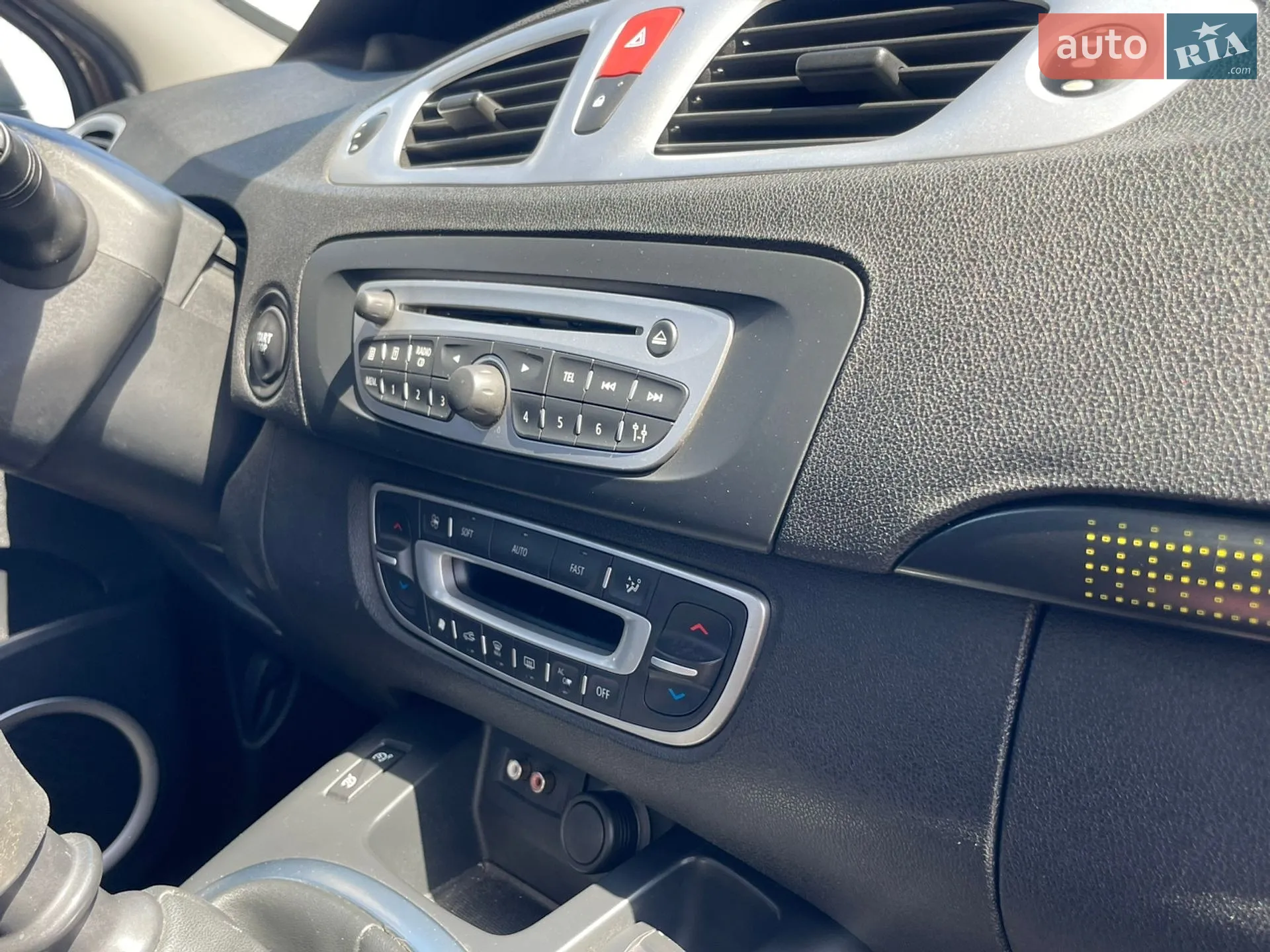 2010 Renault Scenic - мініатюра 25
