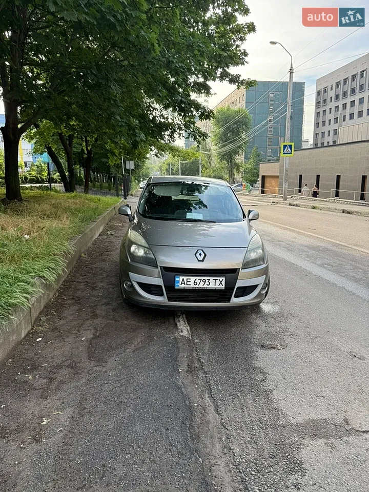 2010 Renault Scenic - мініатюра 17