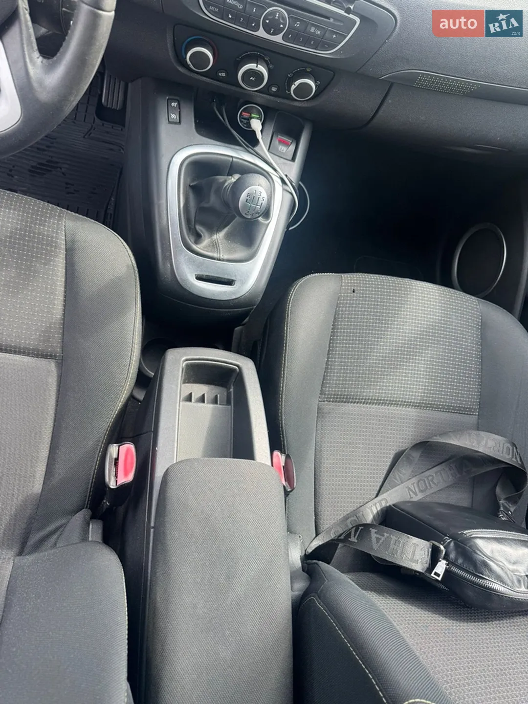 2010 Renault Scenic - мініатюра 17