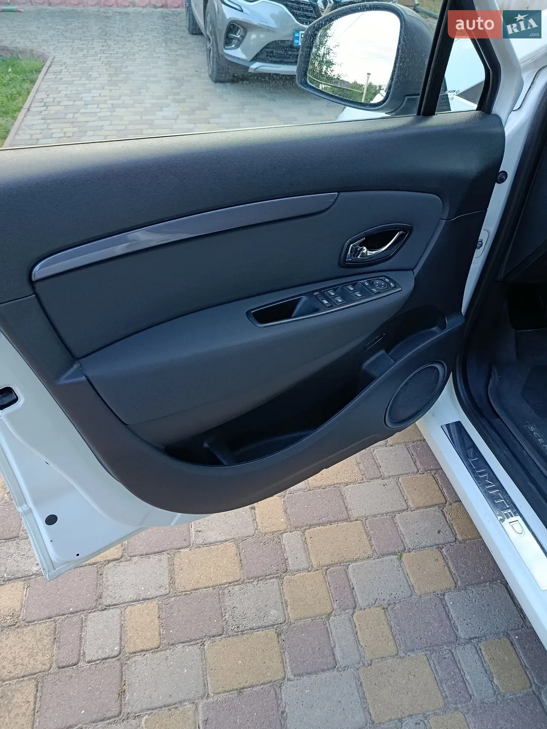2015 Renault Scenic - мініатюра 17
