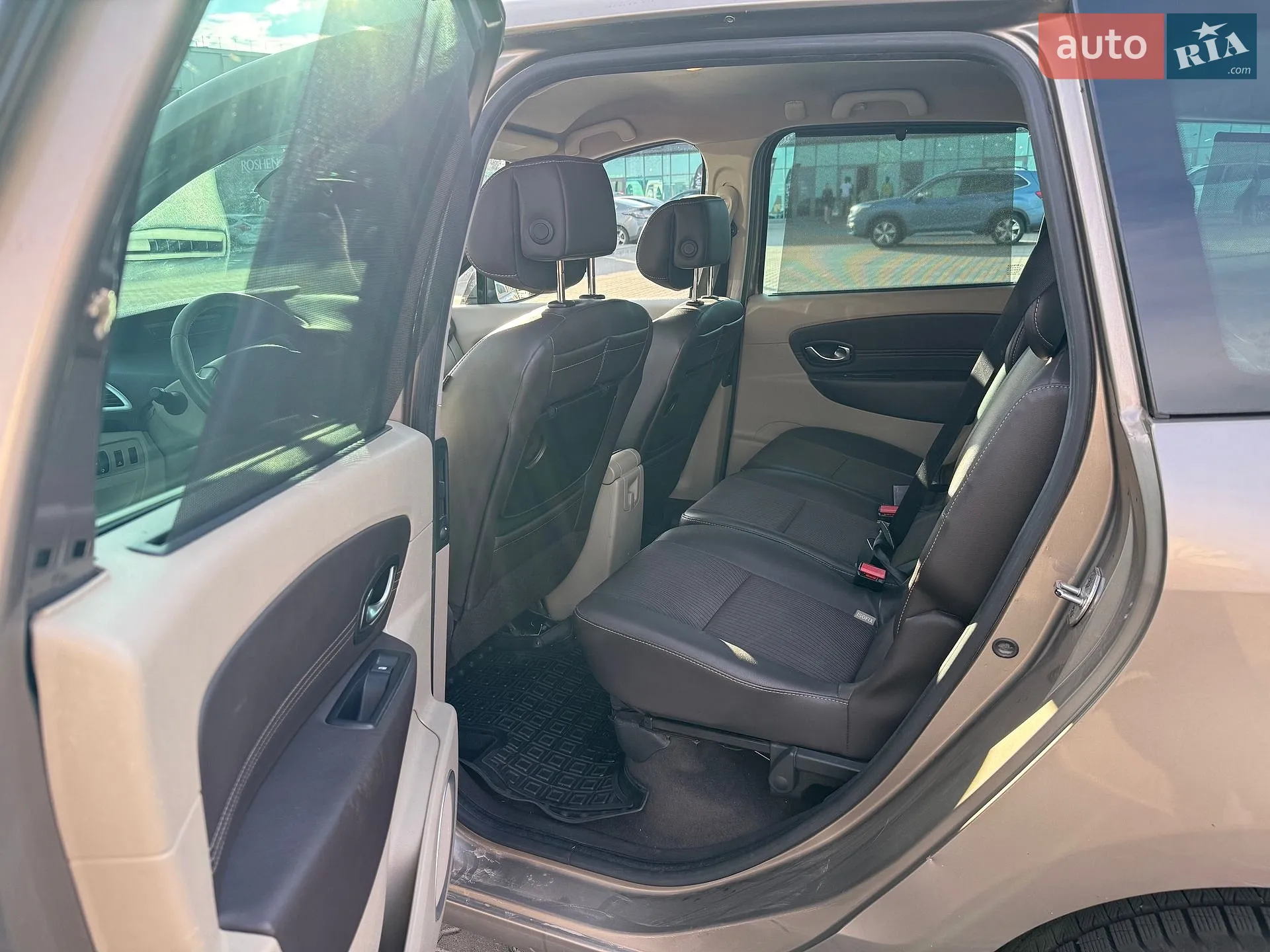 2010 Renault Scenic - мініатюра 17