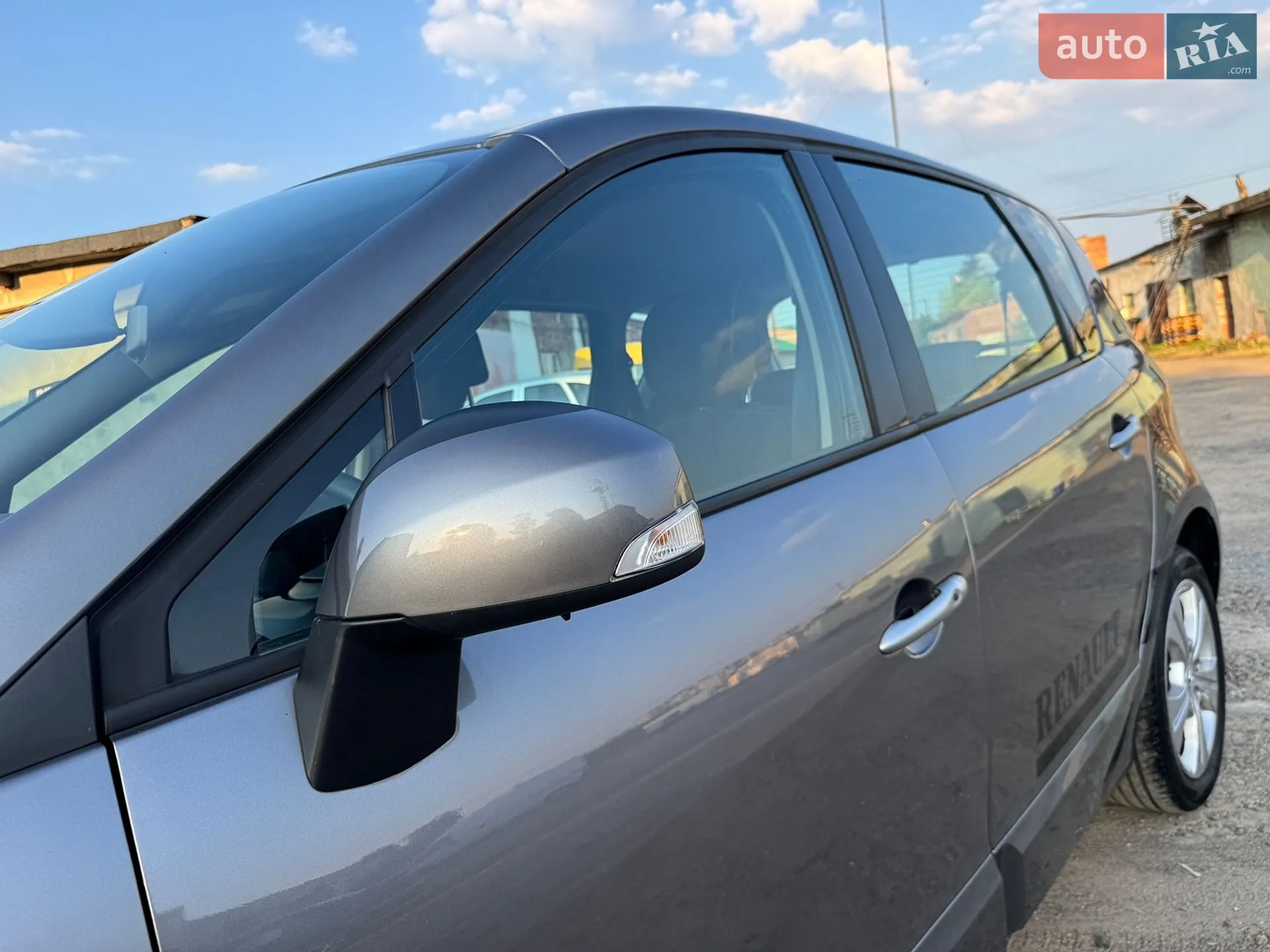2010 Renault Scenic - мініатюра 17