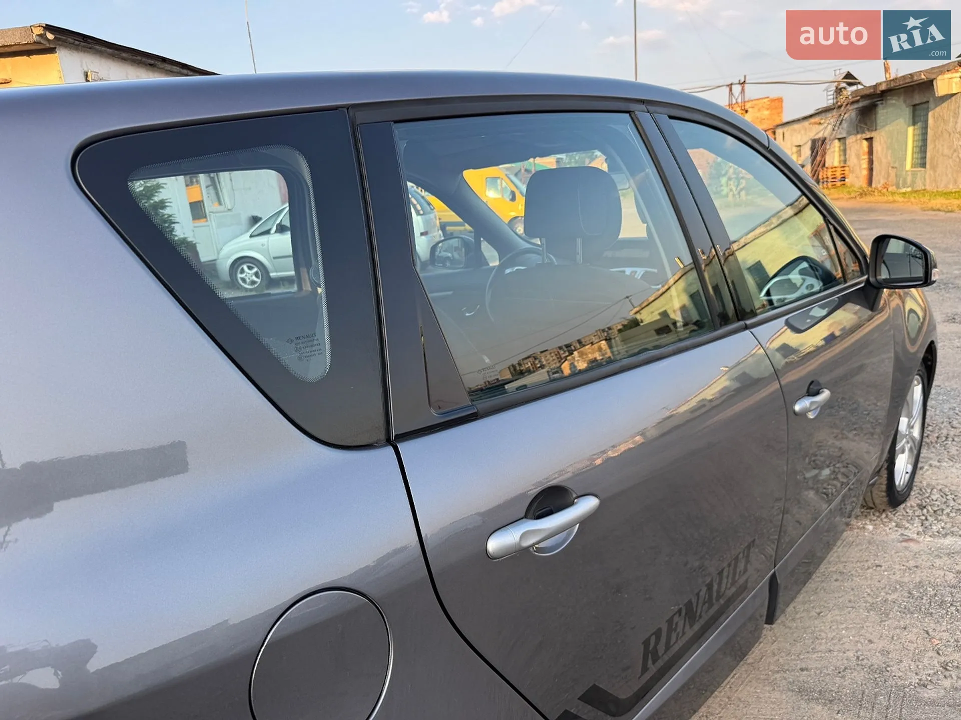 2010 Renault Scenic - мініатюра 32