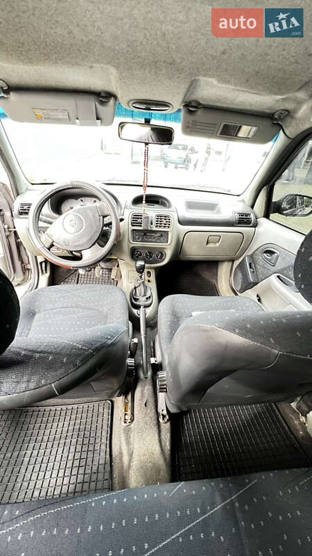 Седан Renault Symbol 2004 в Львове