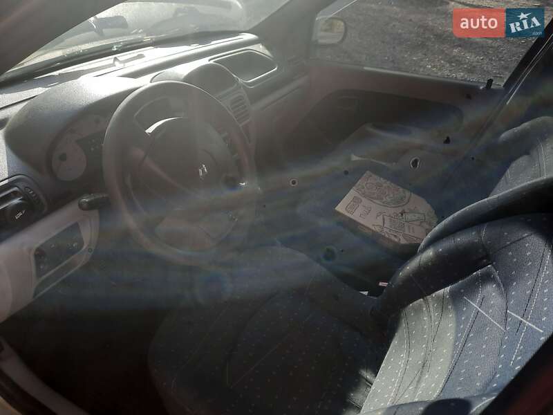 Седан Renault Symbol 2004 в Борисполі