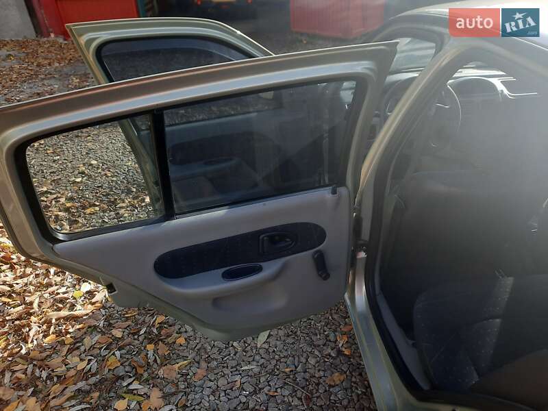 Седан Renault Symbol 2004 в Борисполі