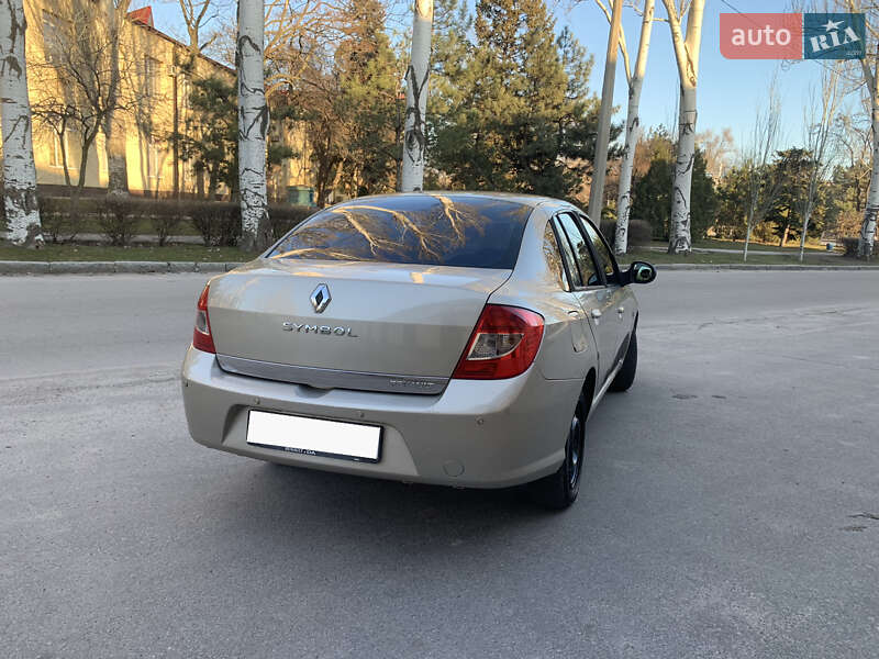 Седан Renault Symbol 2010 в Запорожье