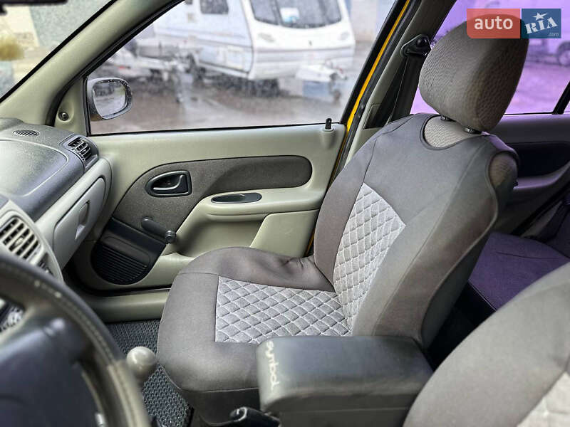 Седан Renault Symbol 2005 в Білій Церкві