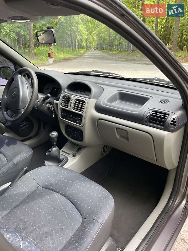 Седан Renault Symbol 2004 в Киеве