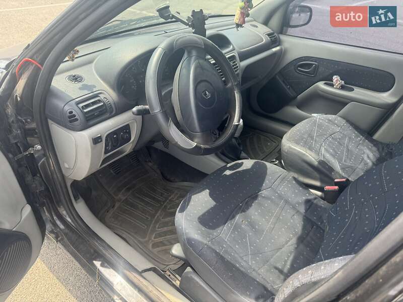 Седан Renault Symbol 2004 в Белогородке