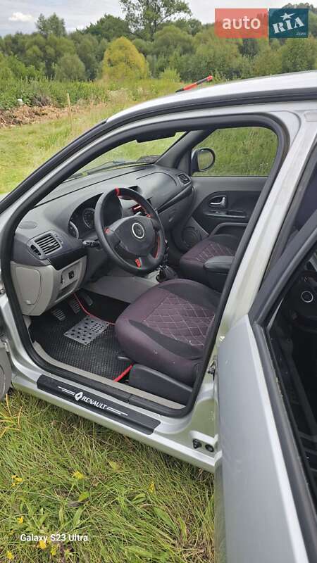 Седан Renault Symbol 2012 в Долине