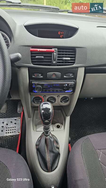 Седан Renault Symbol 2012 в Долине