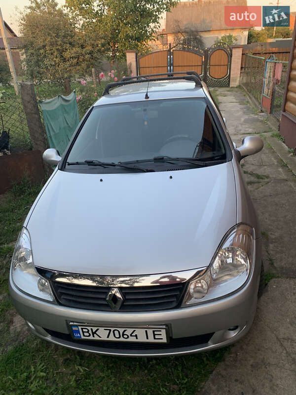 Седан Renault Symbol 2010 в Сарнах