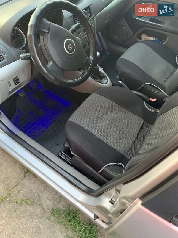 Седан Renault Symbol 2010 в Сарнах