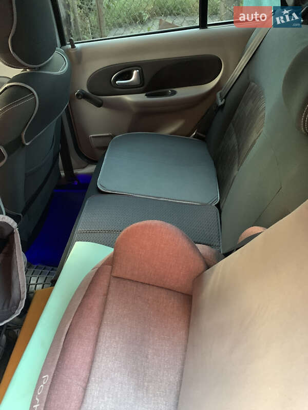 Седан Renault Symbol 2010 в Сарнах