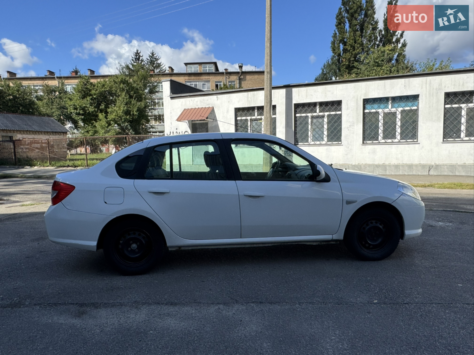 2010 Renault Symbol - мініатюра 8