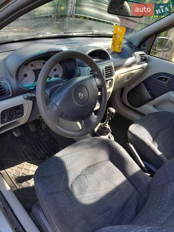 Седан Renault Symbol 2004 в Луцке