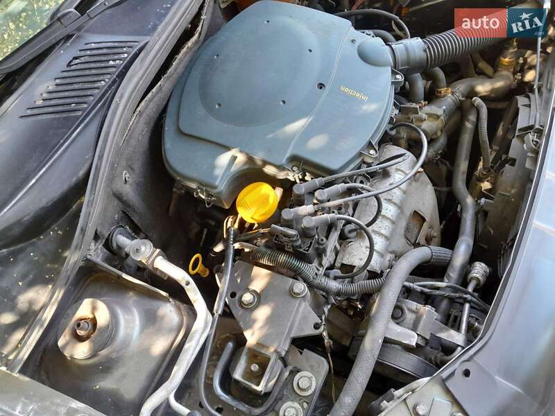 Седан Renault Symbol 2004 в Луцке