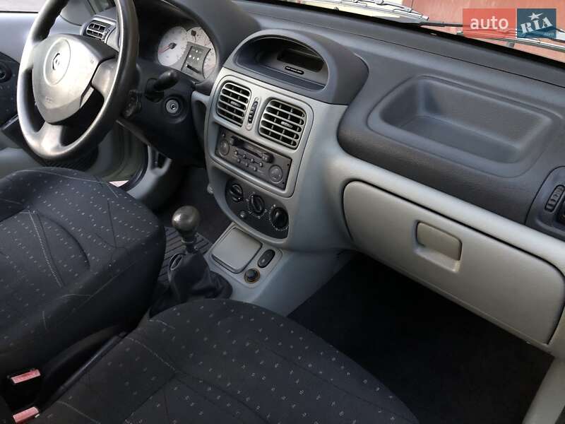 Седан Renault Symbol 2002 в Белой