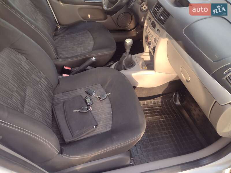 Седан Renault Symbol 2010 в Виннице