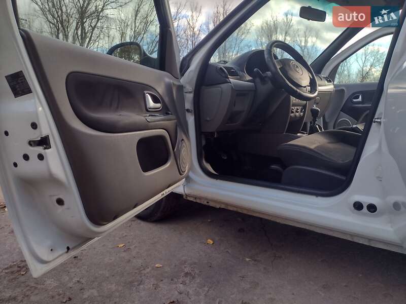 Седан Renault Symbol 2010 в Виннице