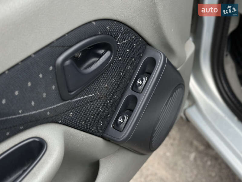 Седан Renault Symbol 2003 в Шептицькому фото 24 Седан Renault Symbol 2003 в Шептицькому