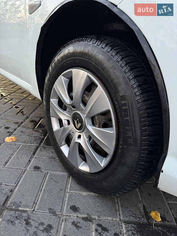 Седан Renault Symbol 2012 в Днепре фото 10 Седан Renault Symbol 2012 в Днепре