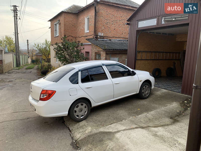 Седан Renault Symbol 2010 в Сумах фото 2 Седан Renault Symbol 2010 в Сумах