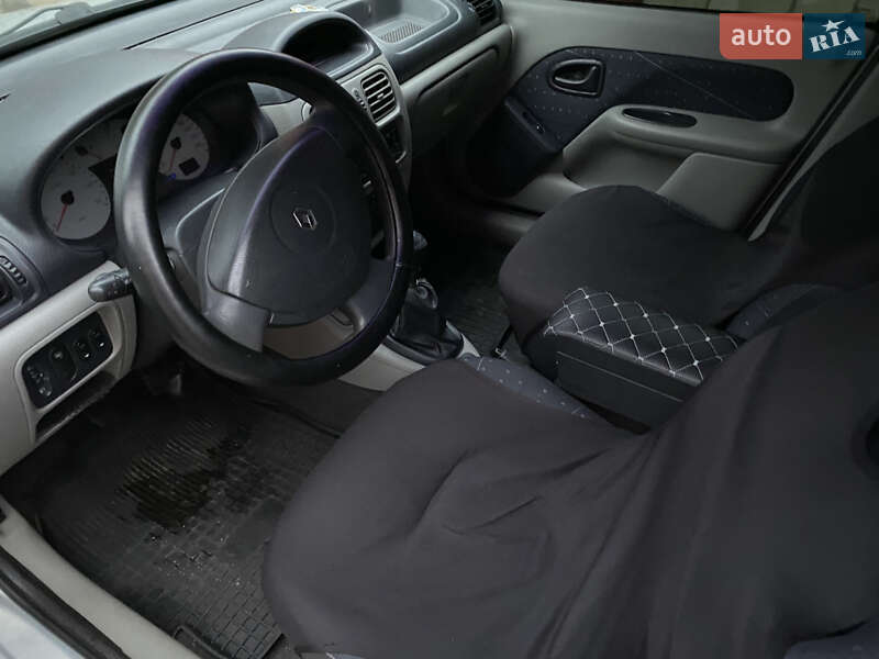 Седан Renault Symbol 2004 в Харькове