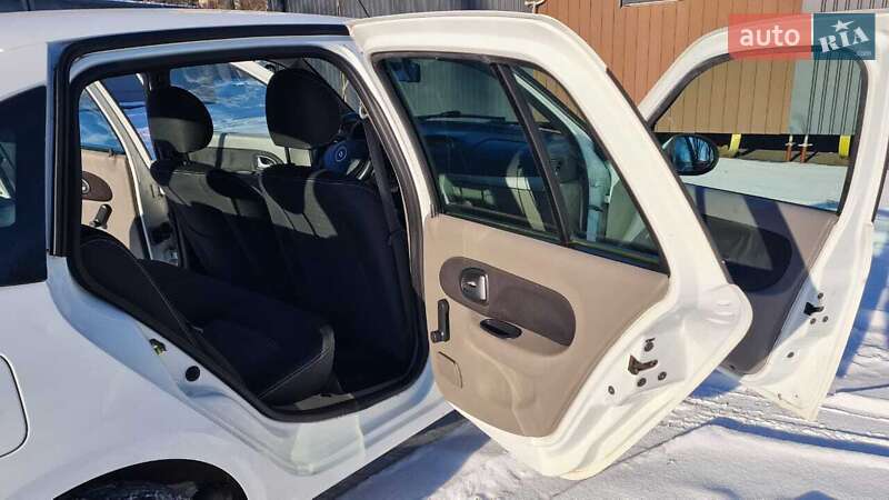 Седан Renault Symbol 2010 в Киеве