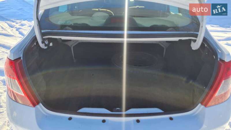 Седан Renault Symbol 2010 в Киеве