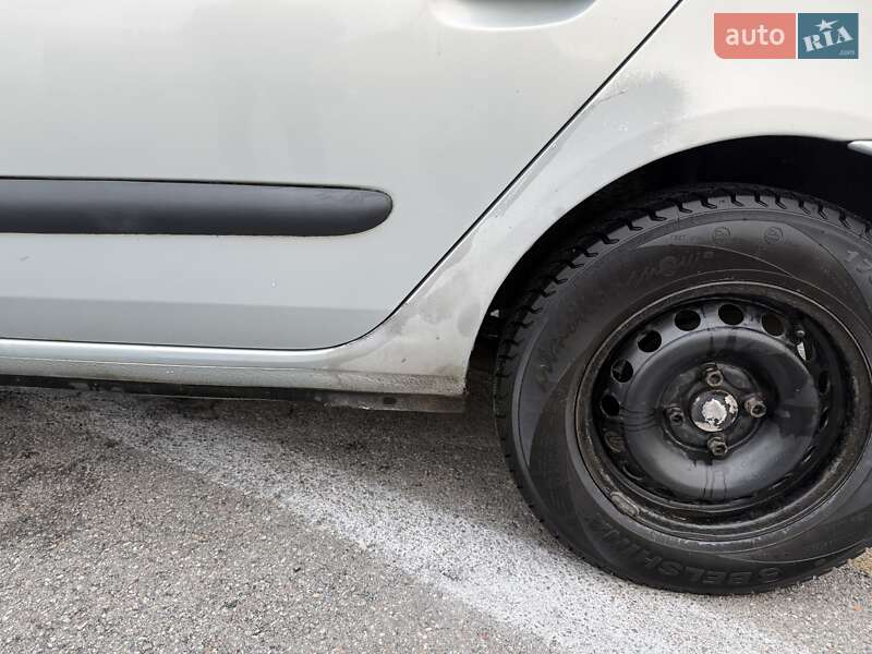 Седан Renault Symbol 2003 в Киеве фото 11 Седан Renault Symbol 2003 в Киеве