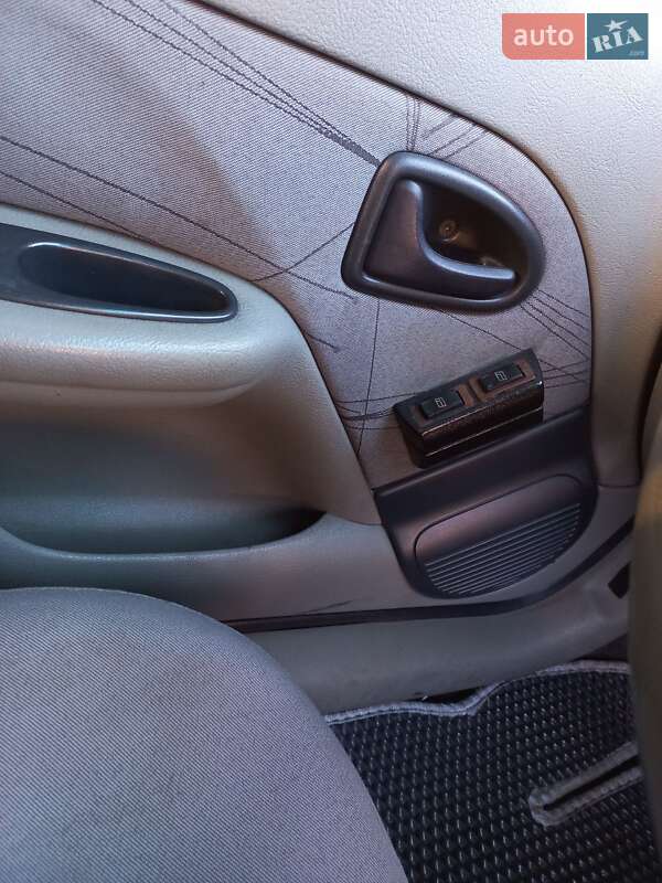 Седан Renault Symbol 2004 в Ивано-Франковске